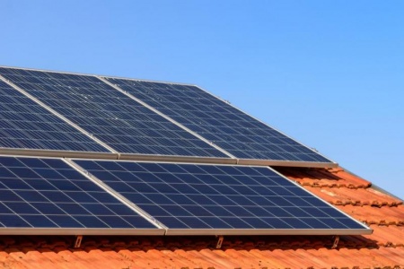 Toiture solaire &agrave; Dole, investissement rentable et durable