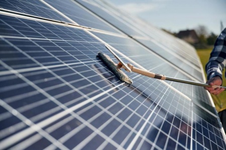 L'entretien des panneaux solaires limite la perte de rendement